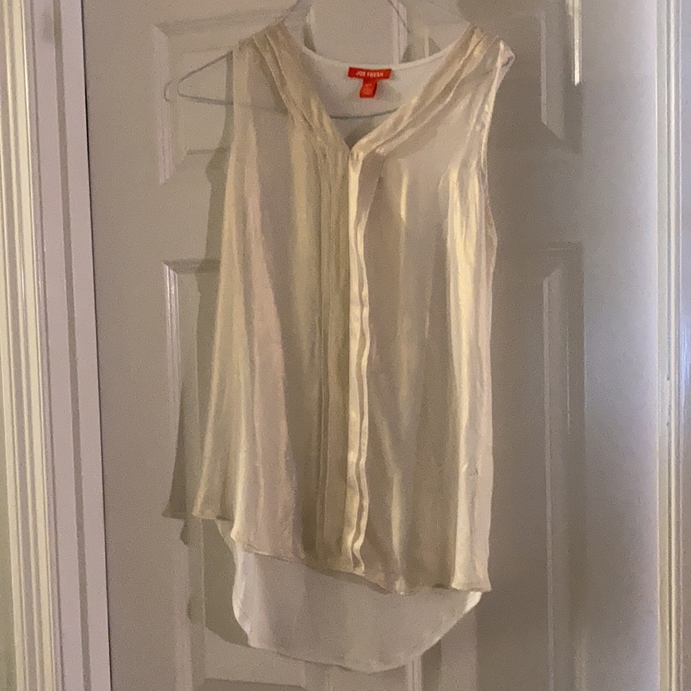 NWT SzM shimmer front Joe Fresh top
